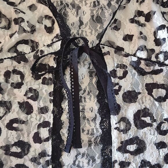 Just Polly White Black Animal Print Short Sleeve Tie Front Lace Top Large NWT - Picture 4 of 10